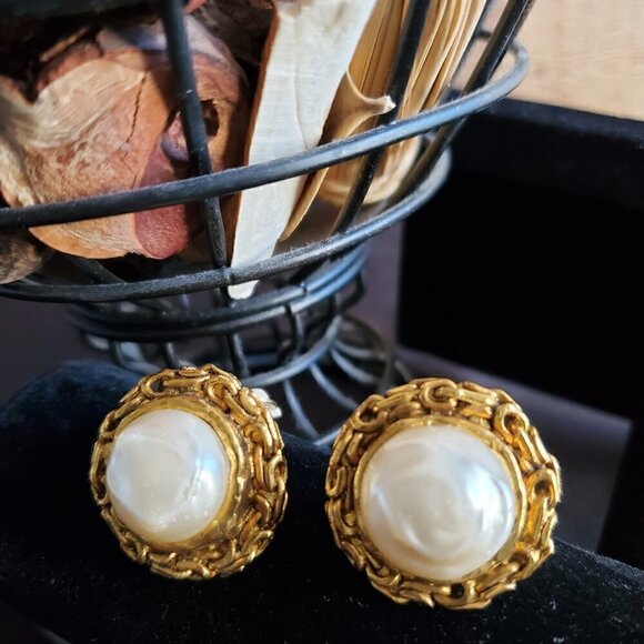 AUTHENTIC CHANEL CLIP-ON EARRINGS - Picture 1 of 7